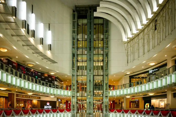 Pusat perbelanjaan